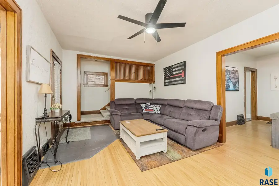 804 S Summit Ave, Sioux Falls, SD 57104 - #2