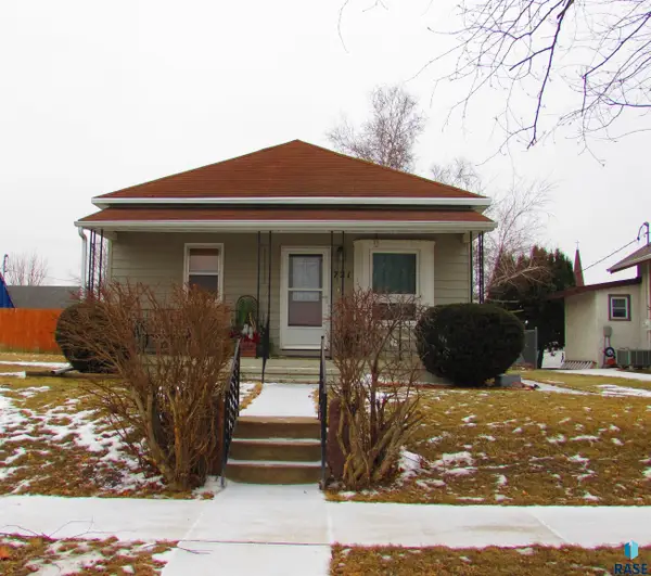 721 4th St, Garretson, SD 57030