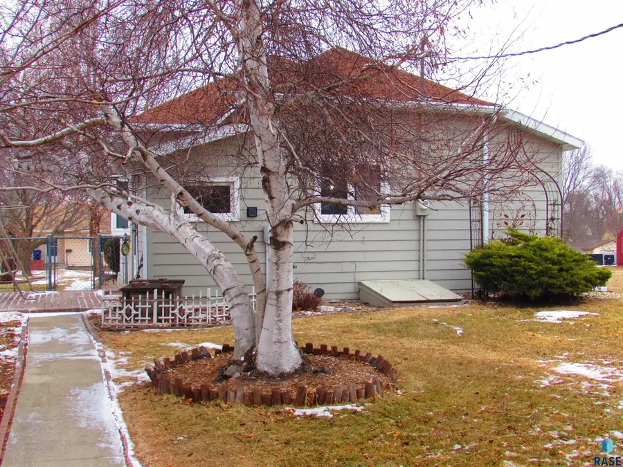 721 4th St, Garretson, SD 57030 - #2