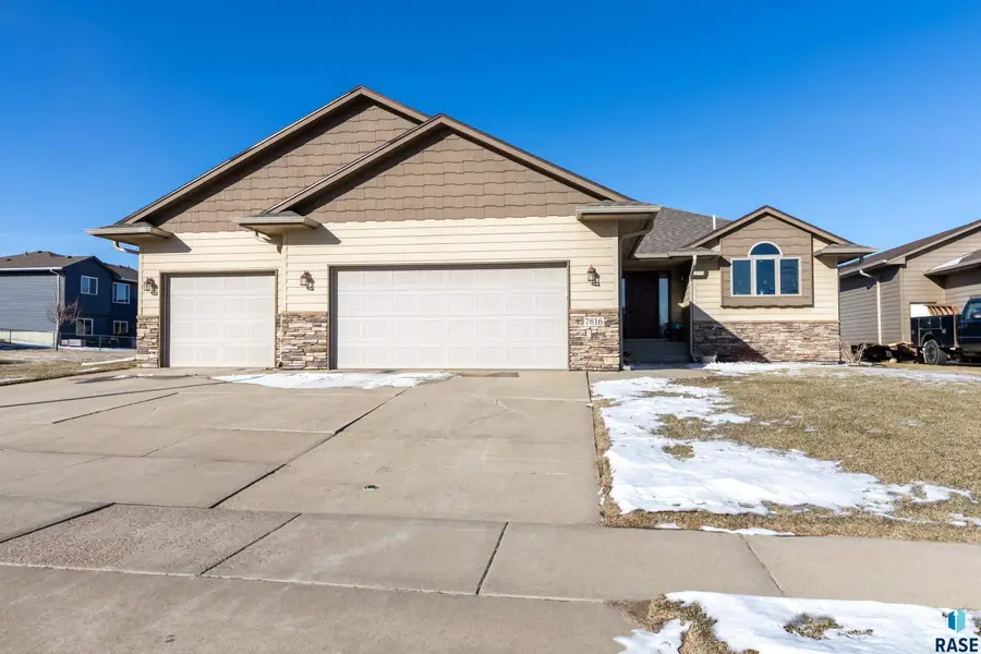7816 W Kelsey Cir, Sioux Falls, SD 57106 - #2
