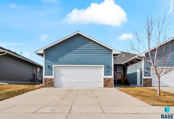 2525 Dorian Dr, Yankton, SD 57078
