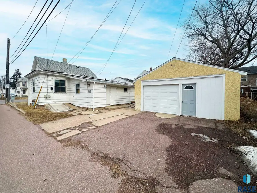 735 W 10th St, Sioux Falls, SD 57104 - #3