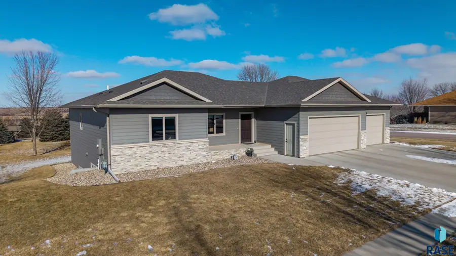 2000 W Tyler Dr, Brandon, SD 57005 - #2