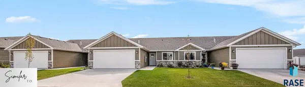 520 Brookside Pl, Harrisburg, SD 57032