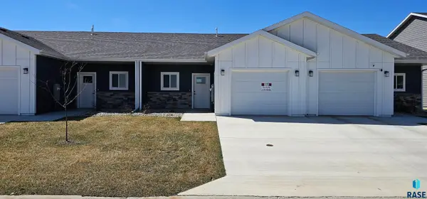6213 S Hunt Pl, Sioux Falls, SD 57106
