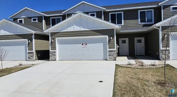 6202 S Hunt Pl, Sioux Falls, SD 57106