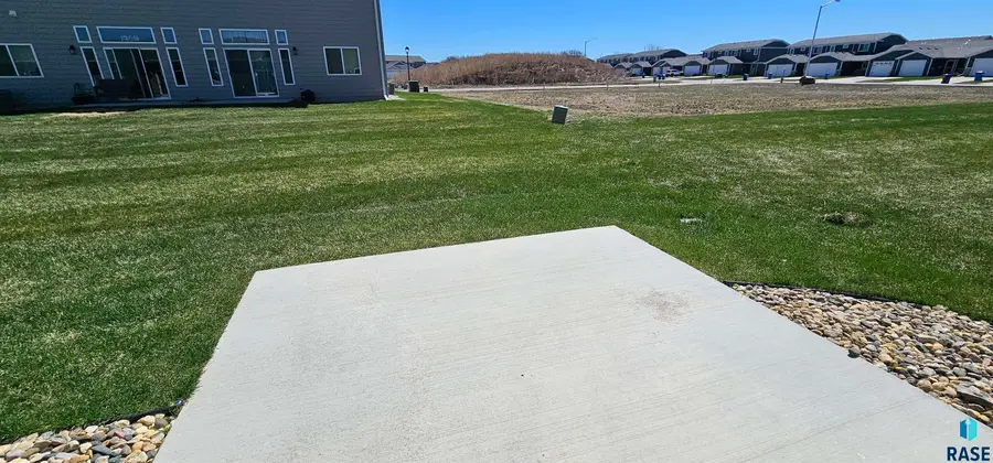 9211 W Ark Pl, Sioux Falls, SD 57106 - #2