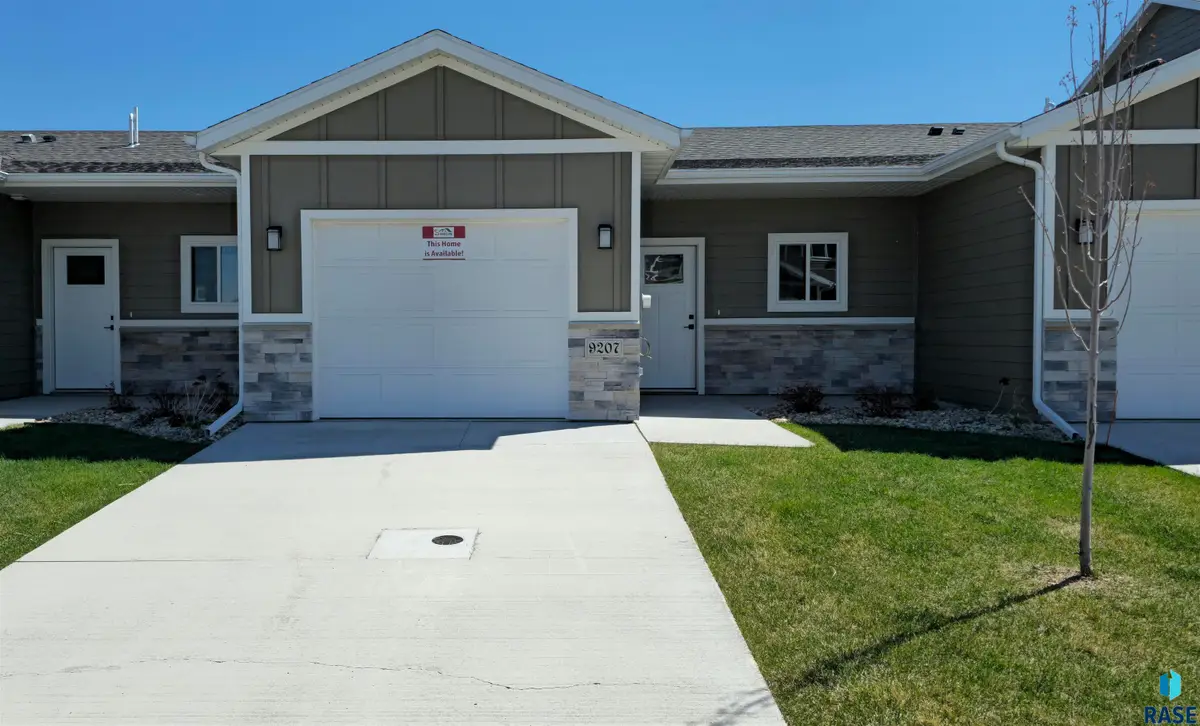 9207 W Ark Pl, Sioux Falls, SD 57106 - #1