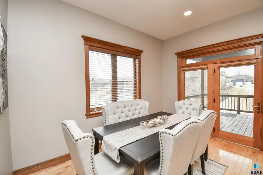 2204 S Silverthorne Ave, Sioux Falls, SD 57110 - Image #3