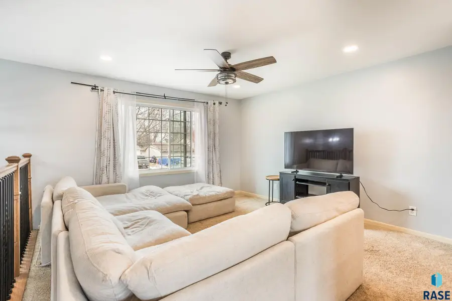 5504 S Danberry Dr, Sioux Falls, SD 57106 - Image #2