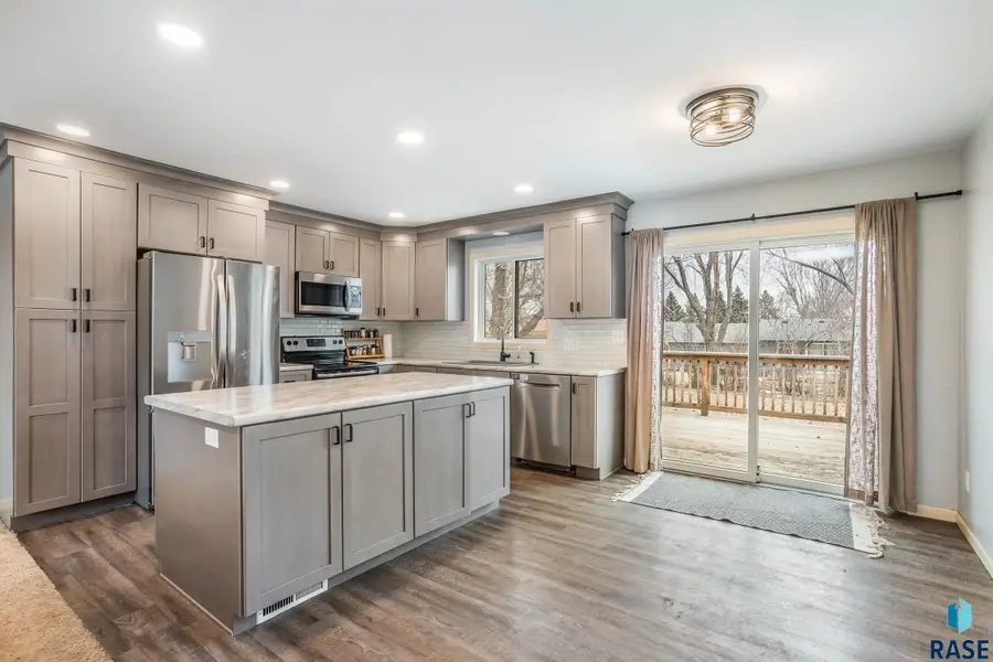 5504 S Danberry Dr, Sioux Falls, SD 57106 - Image #3