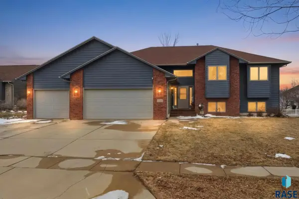 3205 S Bluegrass Ct, Sioux Falls, SD 57103