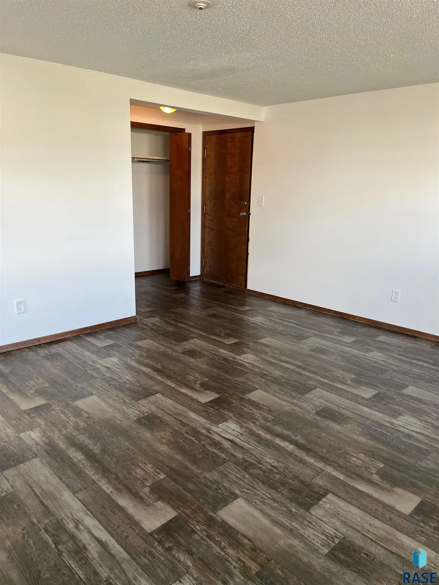 3901 S Glendale Ave, Sioux Falls, SD 57015 - Image #2