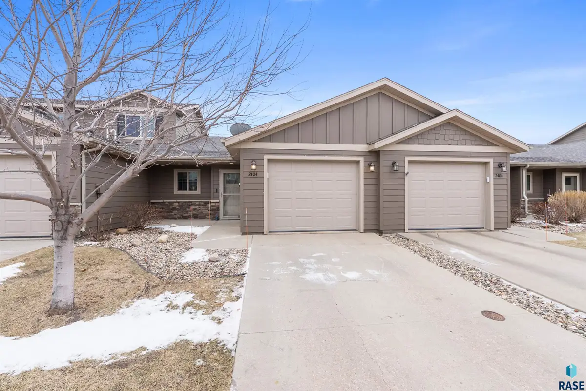 2404 E Meadowside Pl, Sioux Falls, SD 57108 - #1