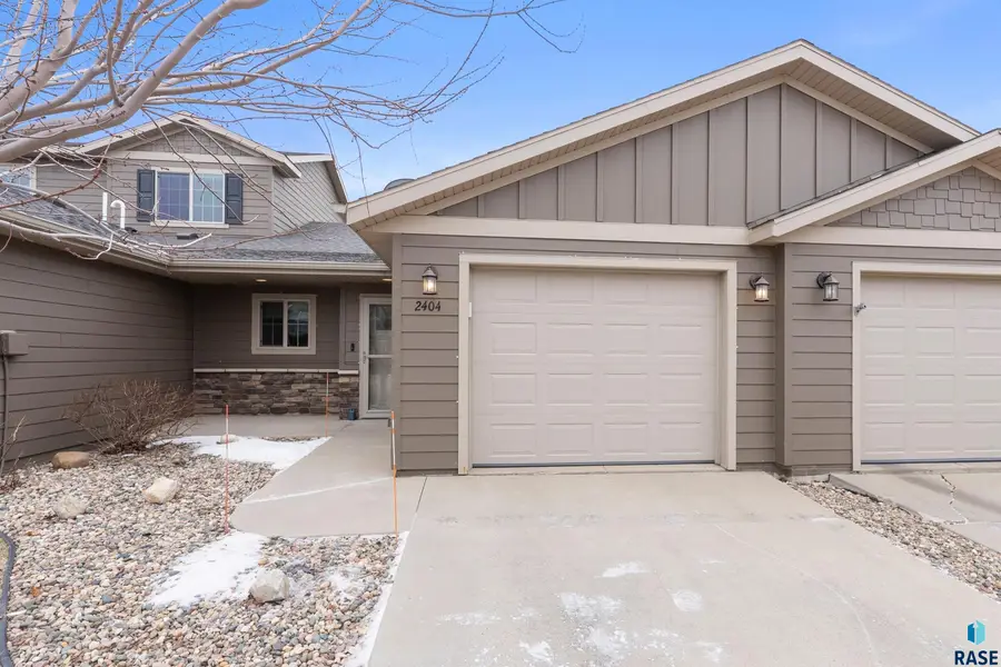 2404 E Meadowside Pl, Sioux Falls, SD 57108 - #2