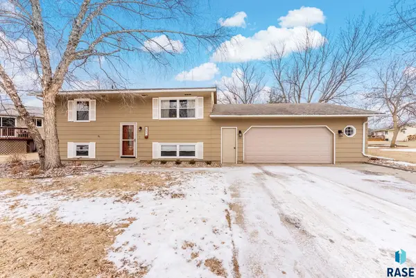 205 E Patrician Dr, Brandon, SD 57005