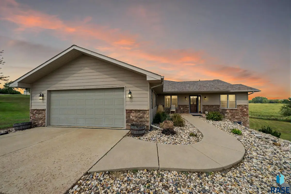 102 Round Lake Hills Dr, Wentworth, SD 57075 - #1