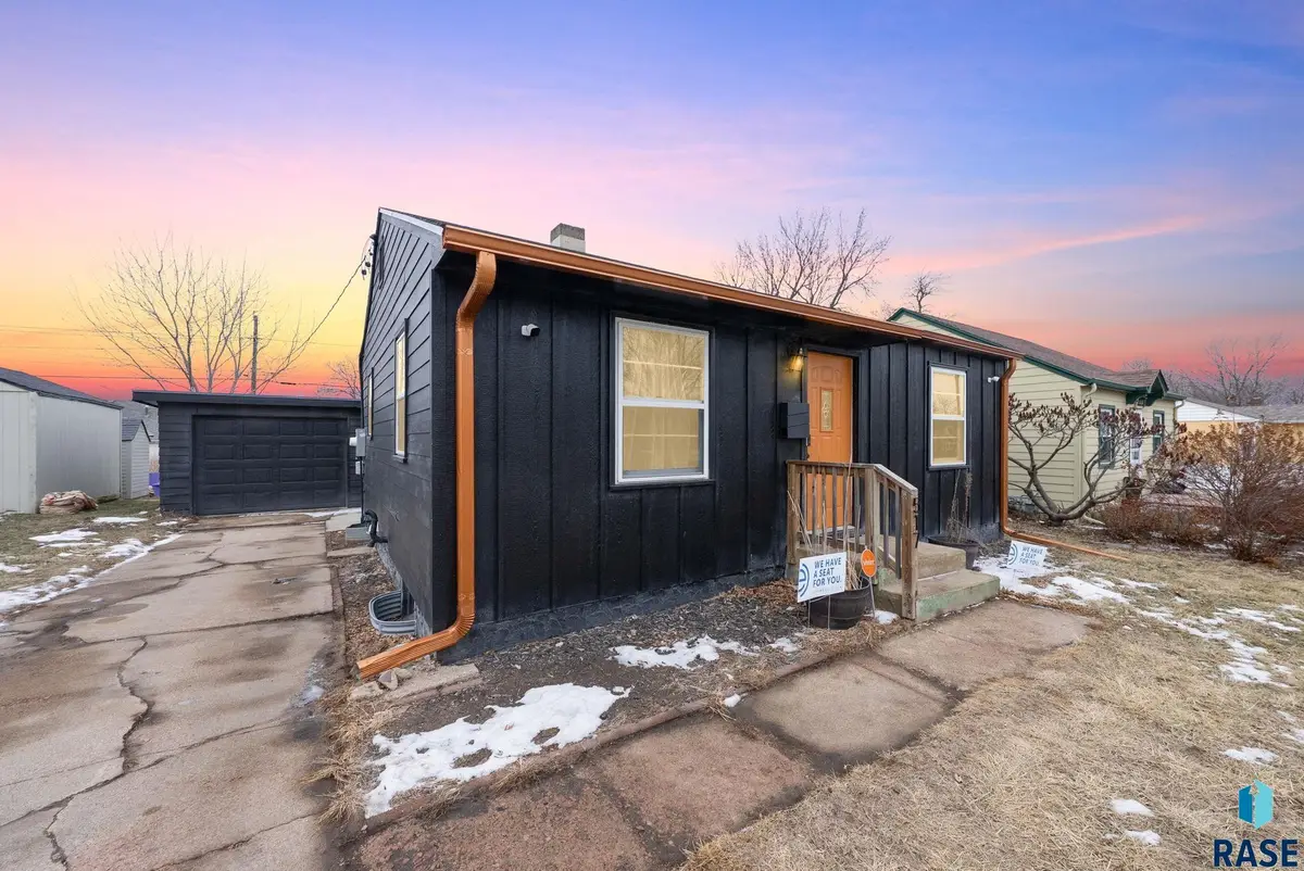517 S Lyndale Ave, Sioux Falls, SD 57110 - #1