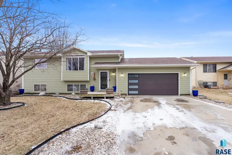 6305 W 54th. St, Sioux Falls, SD 57106 - #2