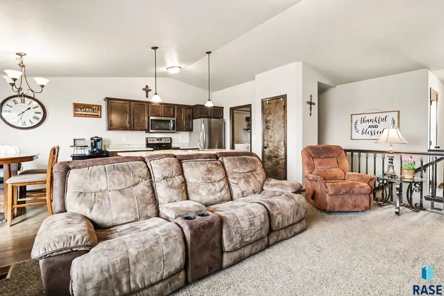 6321 N Seubert Ave, Sioux Falls, SD 57104 - #3