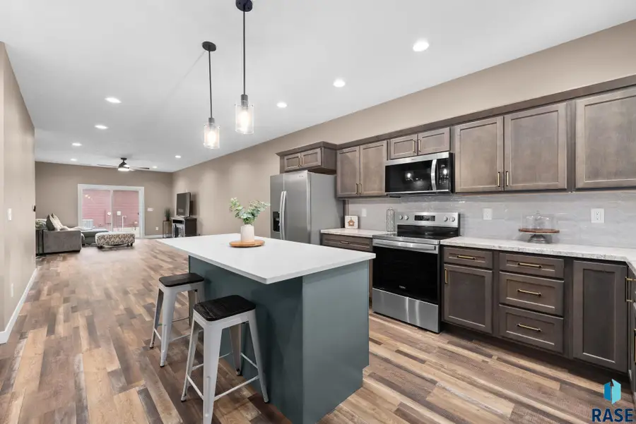 704 N Clark St, Lennox, SD 57039 - #3