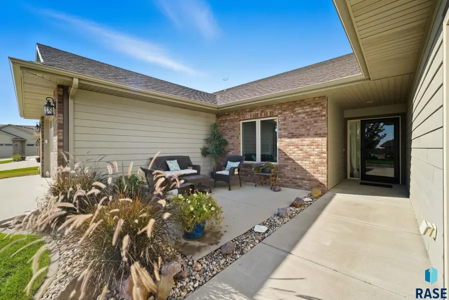 5425 S Salvation Pl, Sioux Falls, SD 57108 - #2