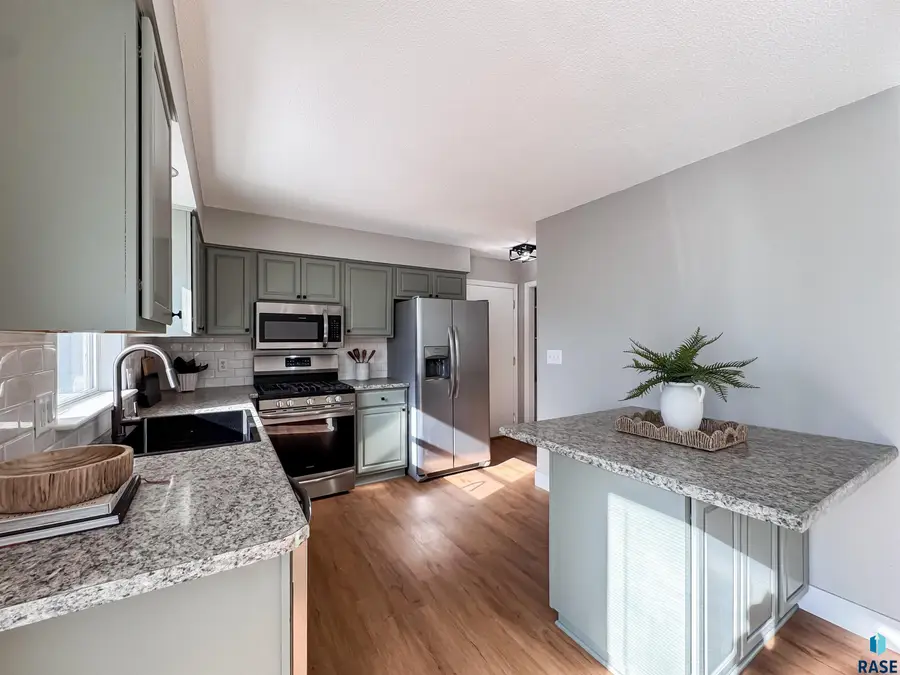 6509 W Essex Dr, Sioux Falls, SD 57106 - #3