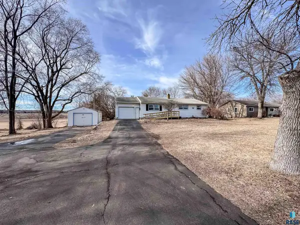 1213 S Splitrock Blvd, Brandon, SD 57005