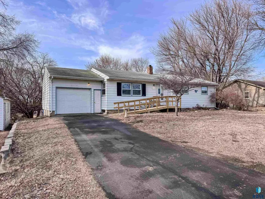 1213 S Splitrock Blvd, Brandon, SD 57005 - #2