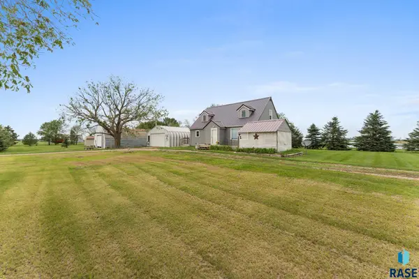 47296 323rd St, Elk Point, SD 57025