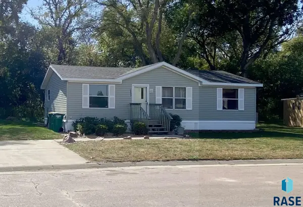 1303 E Iris Pl, Sioux Falls, SD 57103