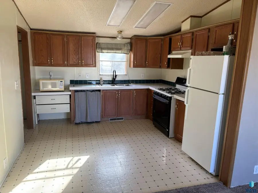 1303 E Iris Pl, Sioux Falls, SD 57103 - #3