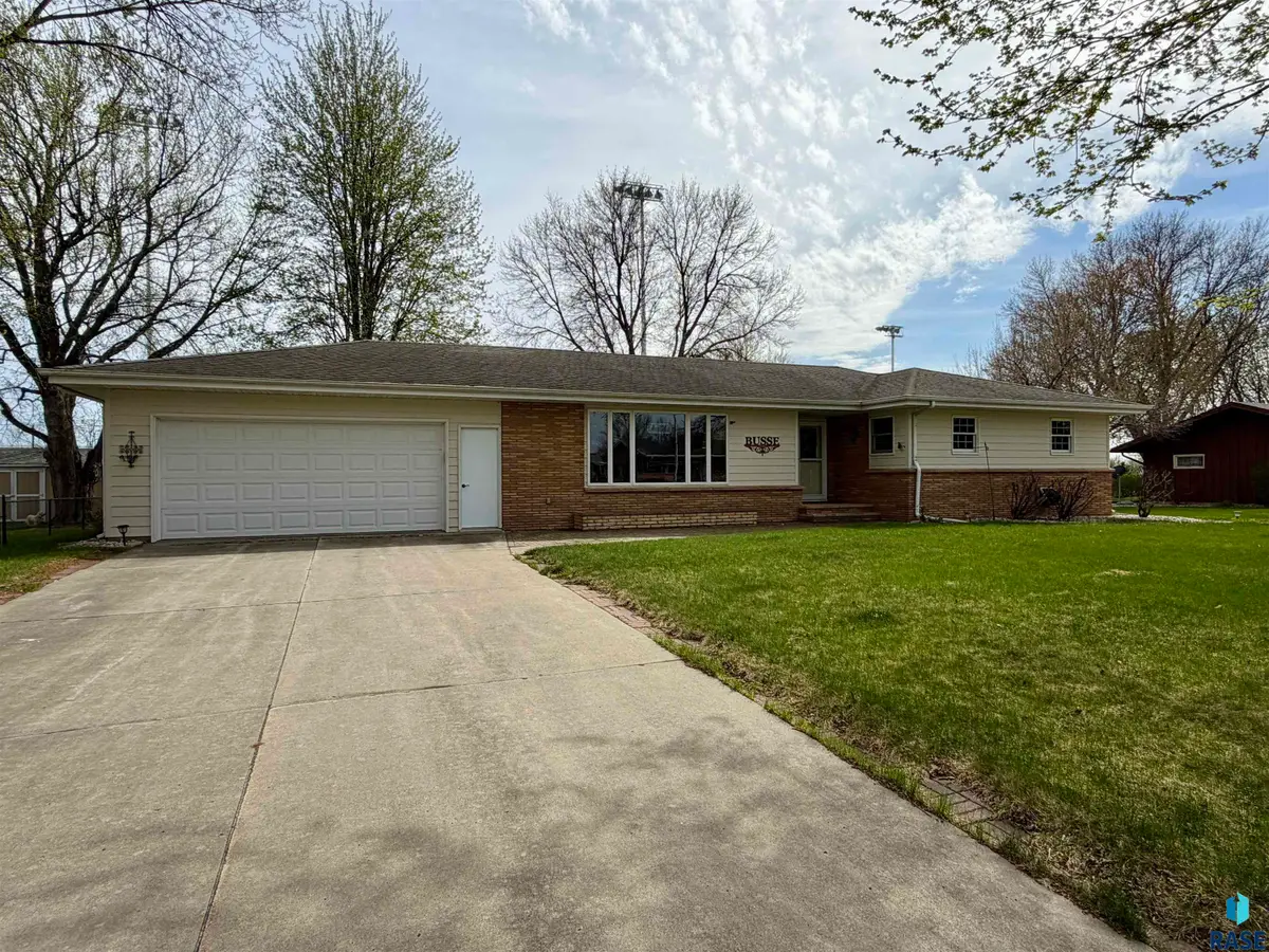 417 S Fairview Dr, Luverne, MN 56156 - #1