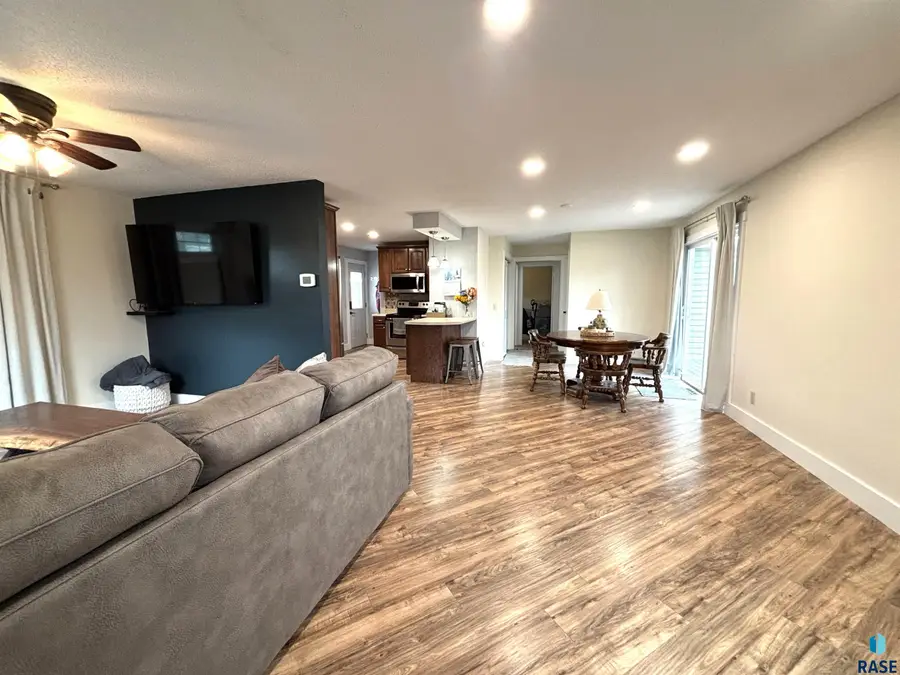 203 W 7th St, Miller, SD 57362 - #3