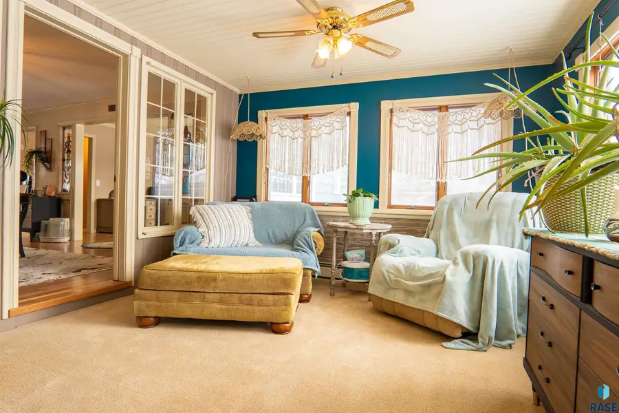 341 W Ash St, Canistota, SD 57012 - #2