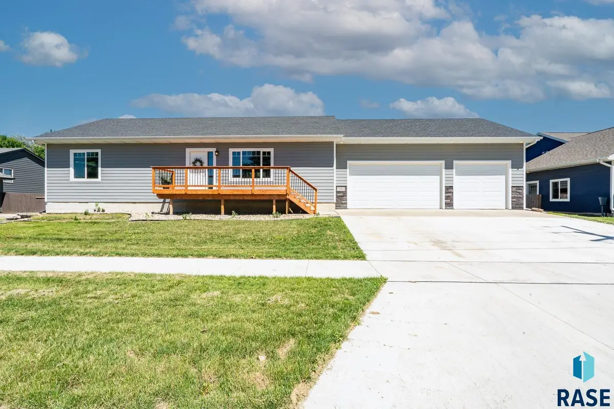 N Elm St, Lennox, SD 57039 - #1
