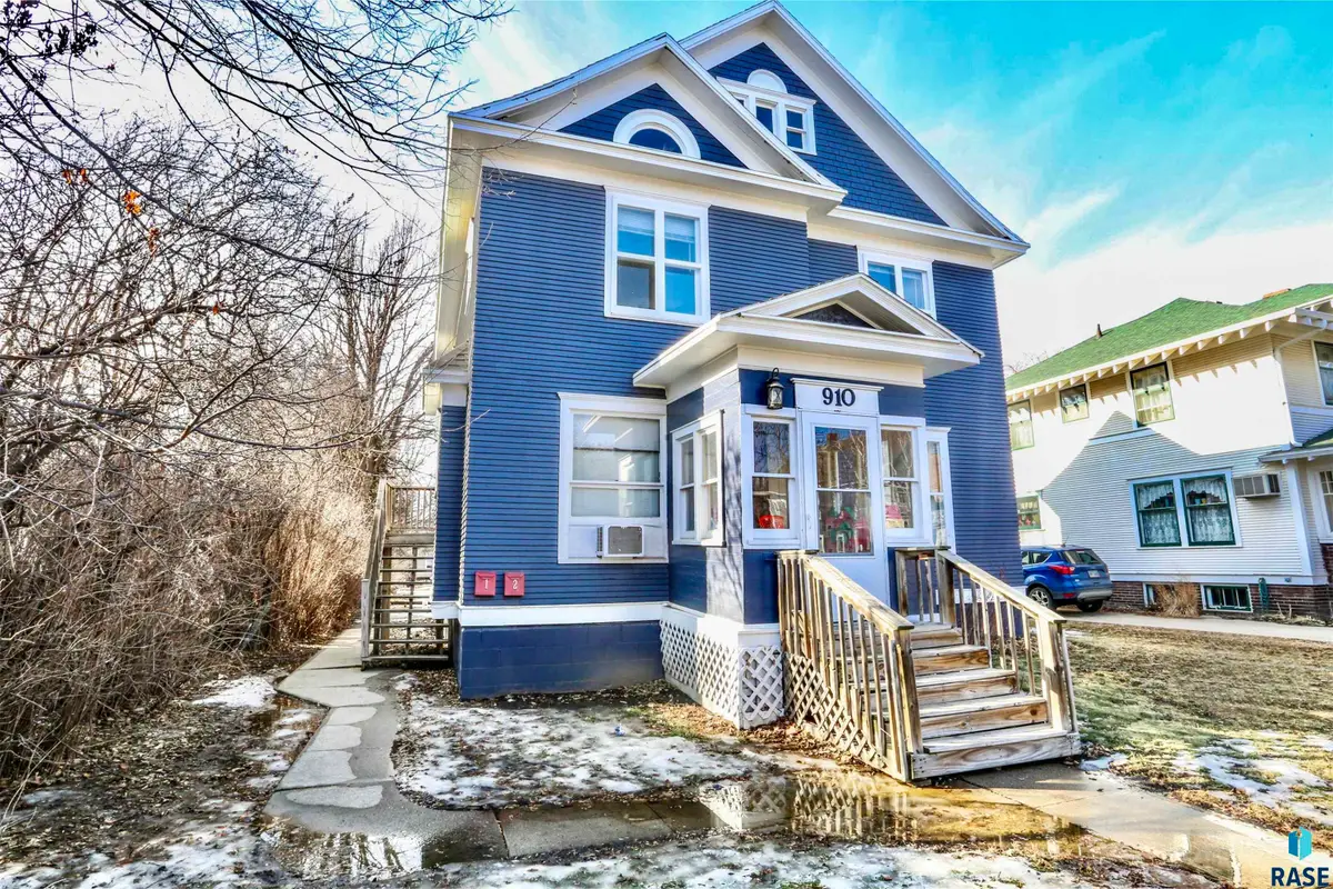 910 S Washington St, Aberdeen, SD 57401 - #1