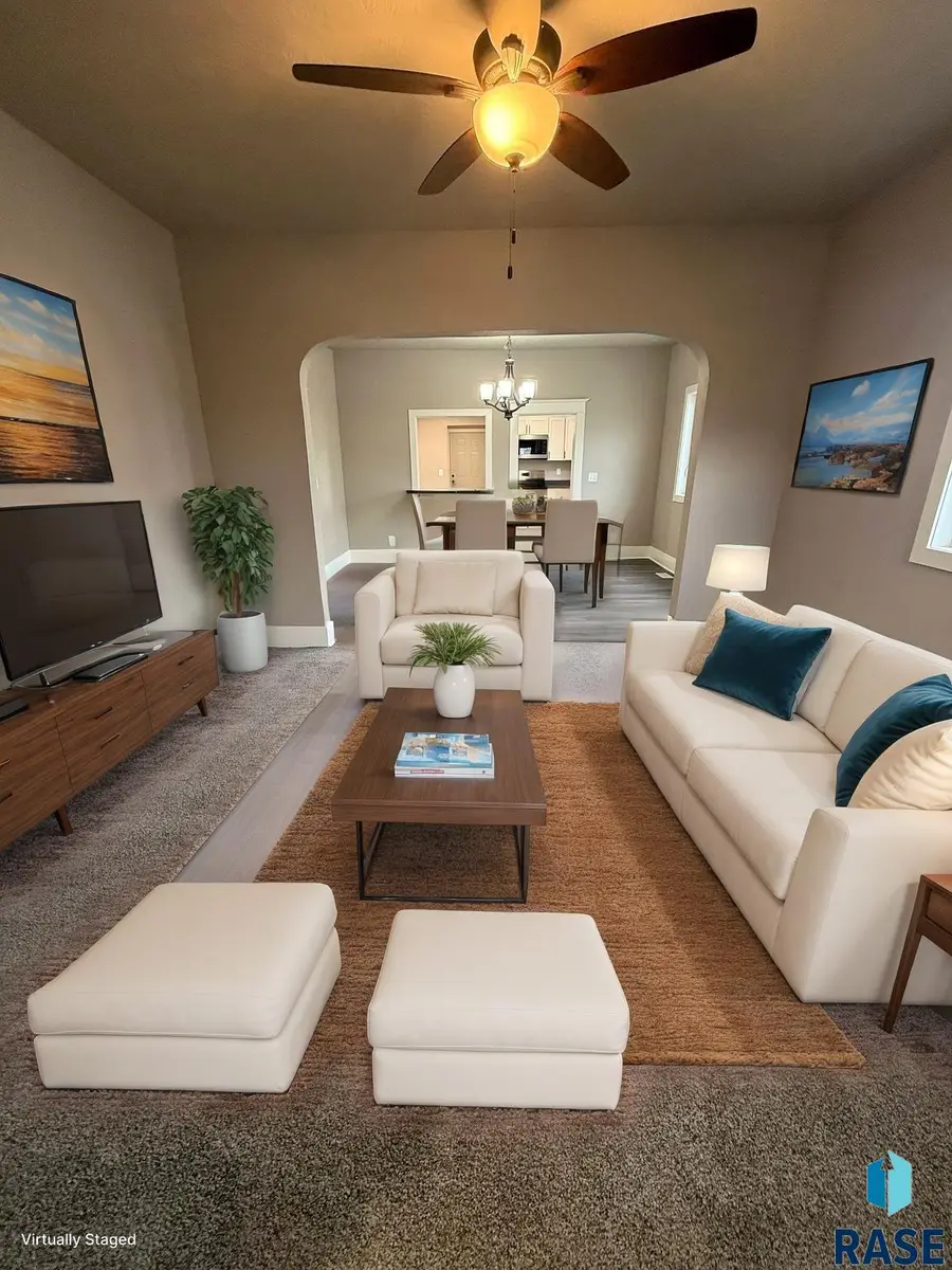1323 N Spring Ave, Sioux Falls, SD 57104 - Image #2