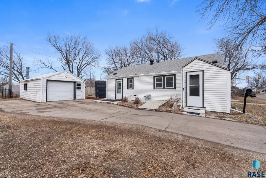 1107 N Kiwanis Ave, Sioux Falls, SD 57104 - Image #2