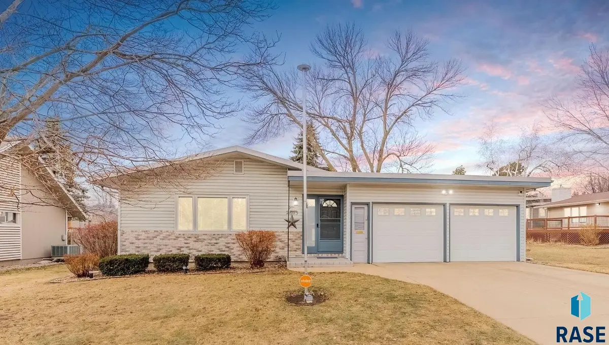 2805 S 1st Ave, Sioux Falls, SD 57105 - Image #1