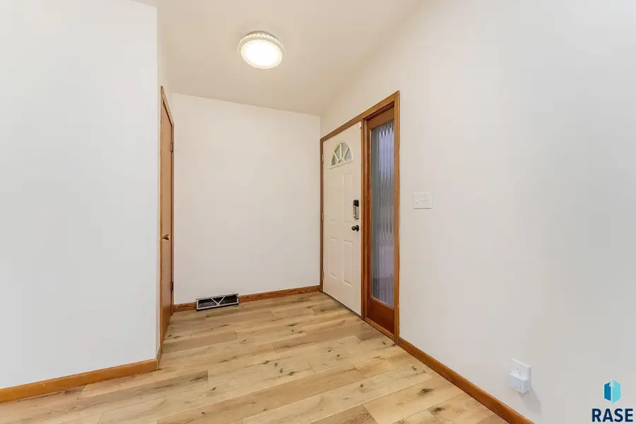 2805 S 1st Ave, Sioux Falls, SD 57105 - Image #3