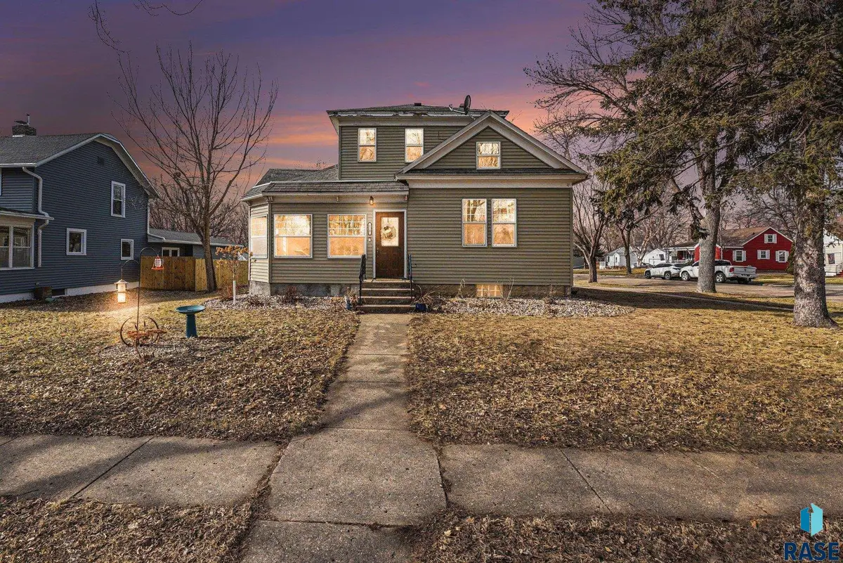 219 N Donaldson St, Luverne, MN 56156 - #1