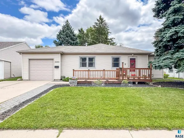 3205 E 18th St, Sioux Falls, SD 57103