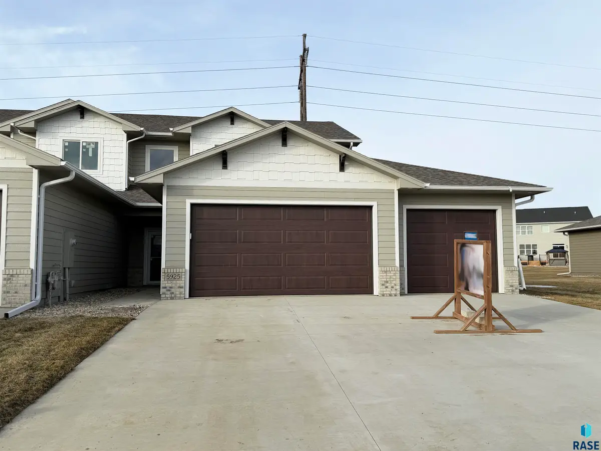 5925 S Spirea Ave, Sioux Falls, SD 57108 - Image #1