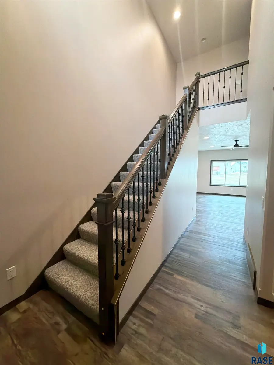 5925 S Spirea Ave, Sioux Falls, SD 57108 - Image #2