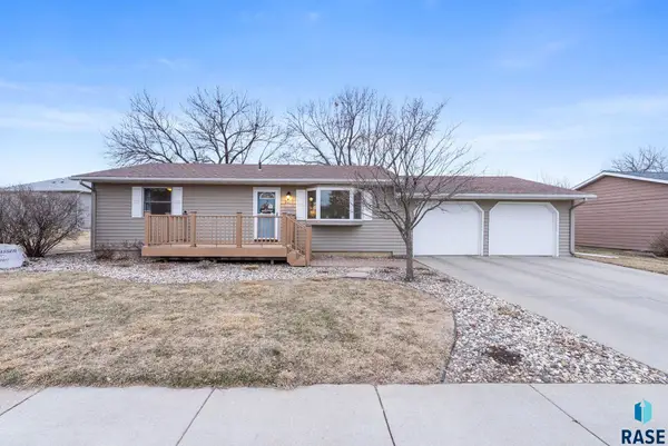 921 S Tracy Dr, Brandon, SD 57005