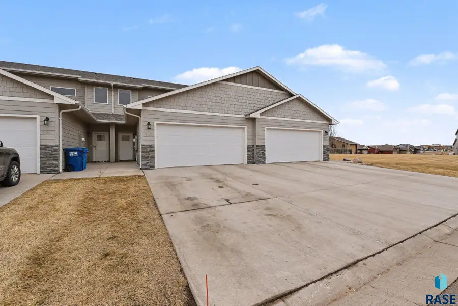 9062 W Ark Pl, Sioux Falls, SD 57106 - Image #2