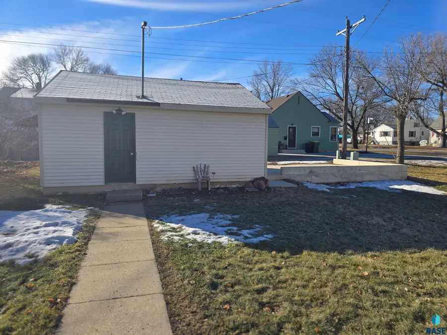 320 SW 2nd St, Pipestone, MN 56164 - #3