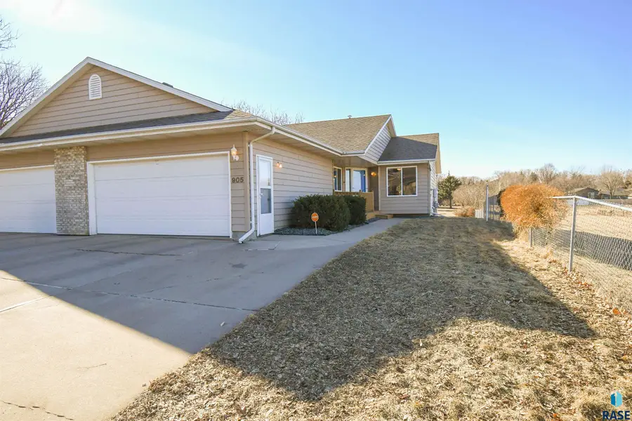 905 Charlotte Ave, Sioux Falls, SD 57103 - #2
