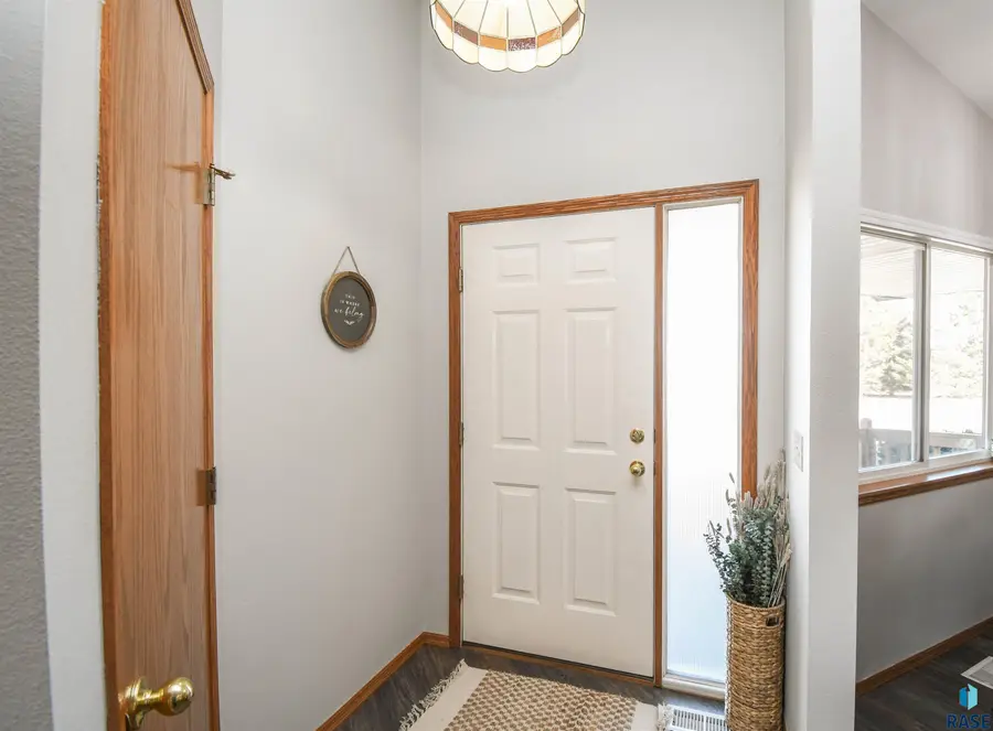 905 Charlotte Ave, Sioux Falls, SD 57103 - #3